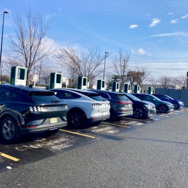 Superstațiile de încărcare electrică pot deveni adevărate "focare de emisii poluante"
