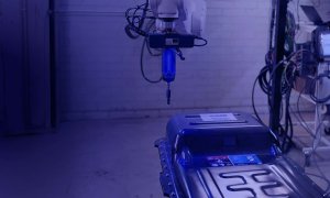 Robotul autonom dezvoltat în Europa care pregătește baterii auto pentru reciclare