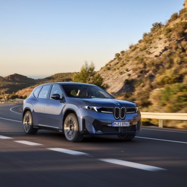 Noul BMW iX3 redefinește sustenabilitatea, autonomia și viteza de încărcare