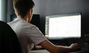 O companie IT își deschide porțile pentru adolescenții care vor să vadă cum e să lucrezi în domeniu