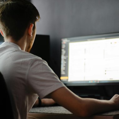O companie IT își deschide porțile pentru adolescenții care vor să vadă cum e să lucrezi în domeniu