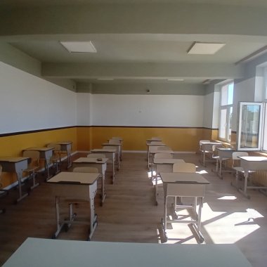 Peste 250 de voluntari au renovat complet o școală în doar 5 zile cu 100.000 de euro
