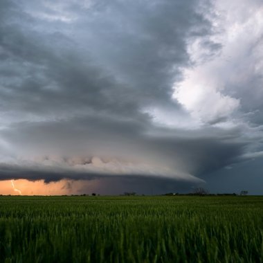 Fenomene meteo extreme: furtunile supercelulare, un nou pericol în Europa