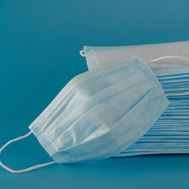 Măștile de protecție, de la scut împotriva pandemiei la pericol ecologic