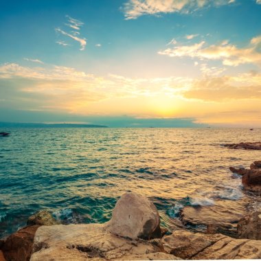 Mediterana se încălzește rapid – ce înseamnă pentru biodiversitate, pescării și zone de coastă