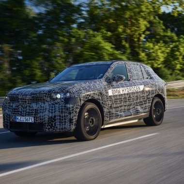 BMW X5 cu hidrogen devine oficial. Primele unități, gata de asamblare