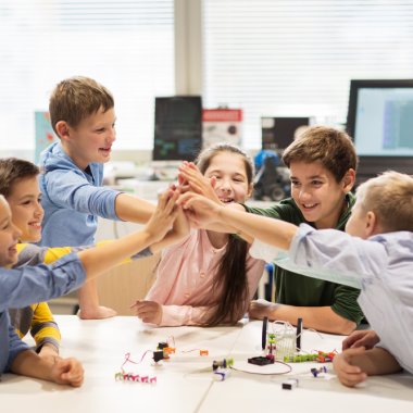 Skills Upload Jr, programul Fundației Vodafone pentru creșterea bunăstării digitale a copiilor