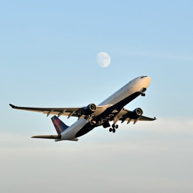 De ce schimbările climatice fac avioanele mai zgomotoase la decolare