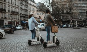 O soluție pentru București? Praga interzice trotinetele electrice de închiriat