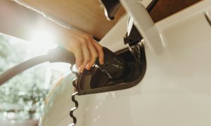 Europa accelerează tranziția către mașini electrice pe final de 2025