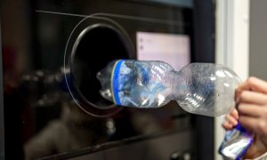 52% dintre români returnează săptămânal ambalaje de băuturi