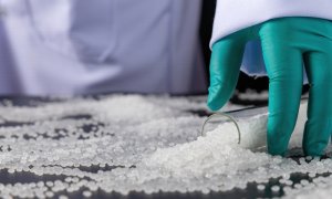 Bio-beads: plasticul care ajunge în ocean și răspândește super-bacterii