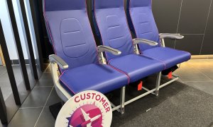 Am fost în fabrica ce transformă pielea reciclată în scaune noi pentru Wizz Air