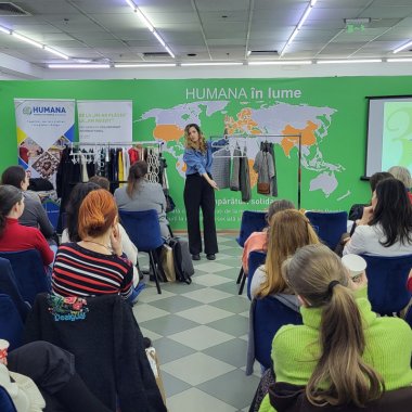 Mai mult spațiu, mai puțină risipă: cum devine organizarea dulapului un gest sustenabil