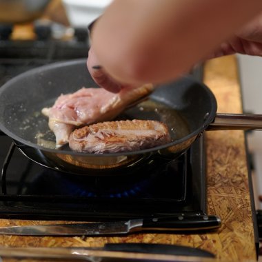 Franța sugerează cetățenilor să nu mai mănânce atât de multă carne