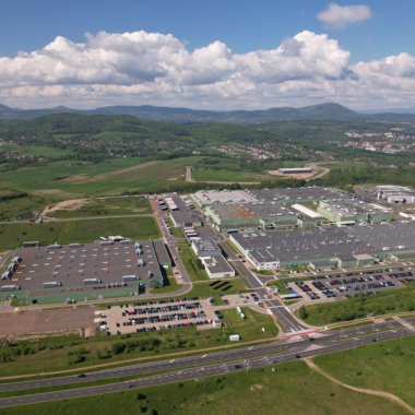 Toyota deschide o fabrică imensă în Europa destinată reciclării mașinilor