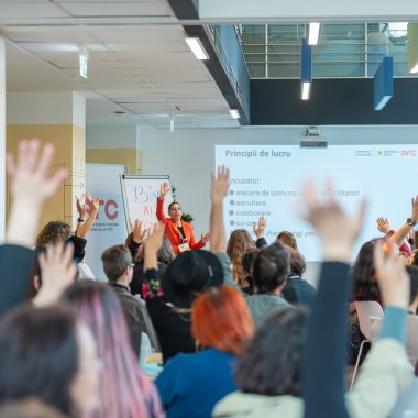 75 de ONG-uri din Raiffeisen Comunități participă la Incubatorul de Comunități Sustenabile