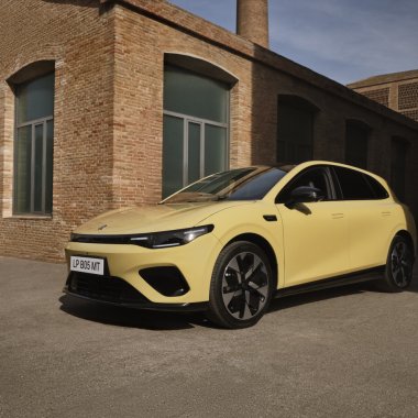 Leapmotor lansează B05, concurent complet electric pentru Volkswagen ID.3