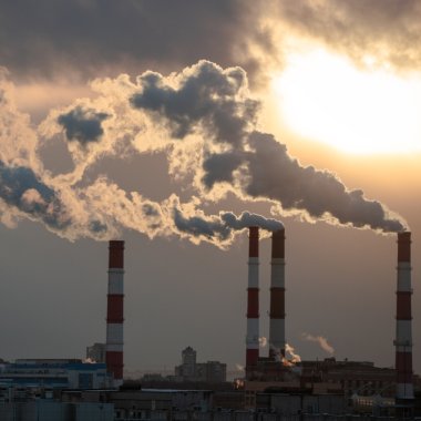 Energia solară pierde 111 TWh anual din cauza poluării generate de cărbune
