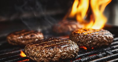 Inteligența artificială e folosită să creeze burgeri mai buni și mai sustenabili
