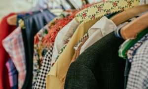 Franța interzice publicitatea pentru brandurile fast-fashion și adaugă taxe suplimentare