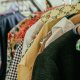 Franța interzice publicitatea pentru brandurile fast-fashion și adaugă taxe suplimentare