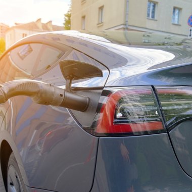 Bateriile mașinilor electrice au o durată de viață mai mare decât estimările specialiștilor