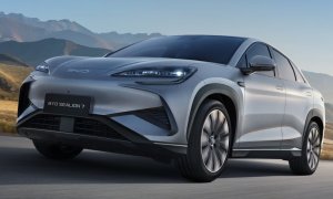 Cum diferă bateriile folosite de către Tesla și BYD pe mașinile lor?