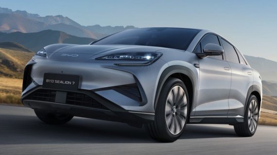 Cum diferă bateriile folosite de către Tesla și BYD pe mașinile lor?
