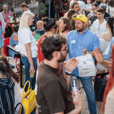 AmpliFY ONG organizează cea mai mare ediție NGOs Night Out: networking pentru ONG-uri în 12 orașe din țară