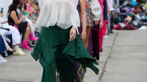 Hainele second-hand devin colecții de designer la Feeric Fashion Week din Sibiu