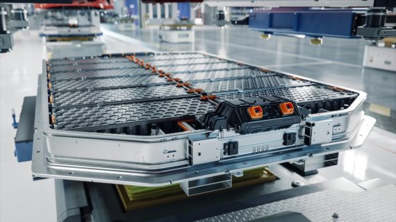 Un mare producător de baterii promite baterii solide începând cu 2027