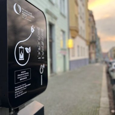 Praga transformă iluminatul stradal în puncte de încărcare pentru mașini electrificate