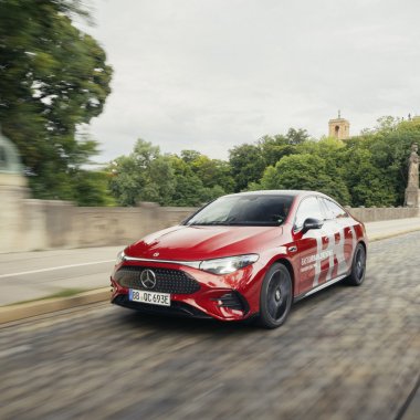 Mercedes-Benz introduce conducerea semi-autonomă urbană în Europa
